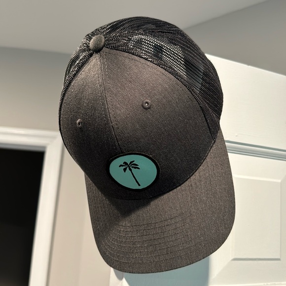 Palm golf snapback trucker hat. Never worn. - Picture 1 of 3